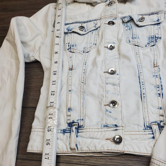 Forever 21 denim jacket size S light blue color - Picture 7 of 8